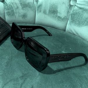 Wildior 55MM Square Sunglasses
Style/ Shiny Black Smoke